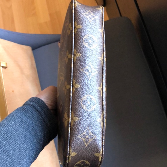 AUTHENTIC 🌸🌸 Pochette Accessory 🌸🌸 with Louis Vuitton Crossbody Strap - Picture 7 of 16